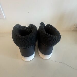 Sonoma Black Faux-Shearling Lined Footwear